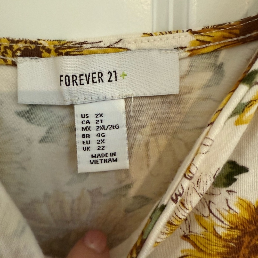 Forever 21 Yellow Floral plus size Dress - Picture 2 of 5